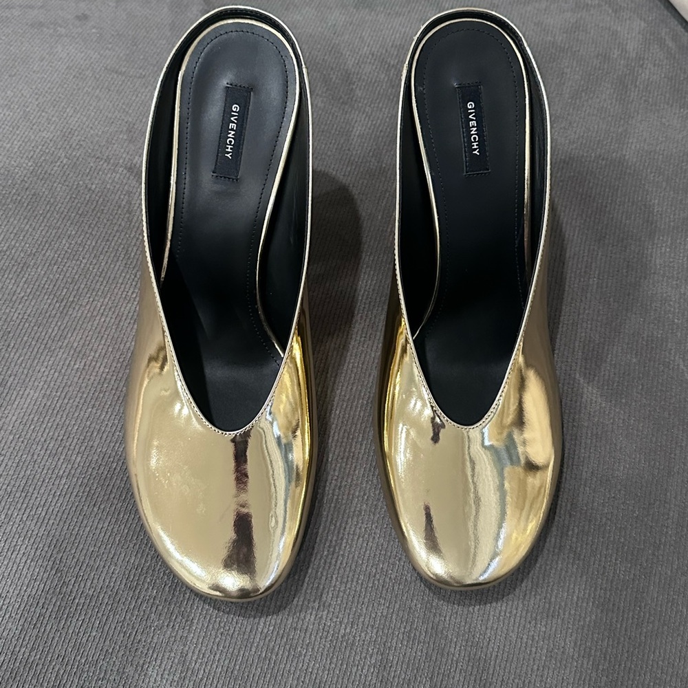 Givenchy Sculpted heeled mules in mirror effect leather - Picture 4 of 17